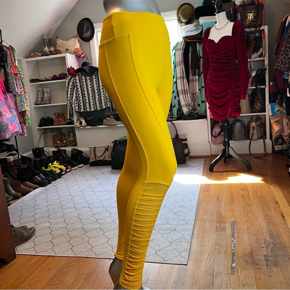 ZYIA Active Yellow Daffodil Mesh Rushed Ruffled Light N Tight Leggings Size 6-8 - Picture 8 of 9